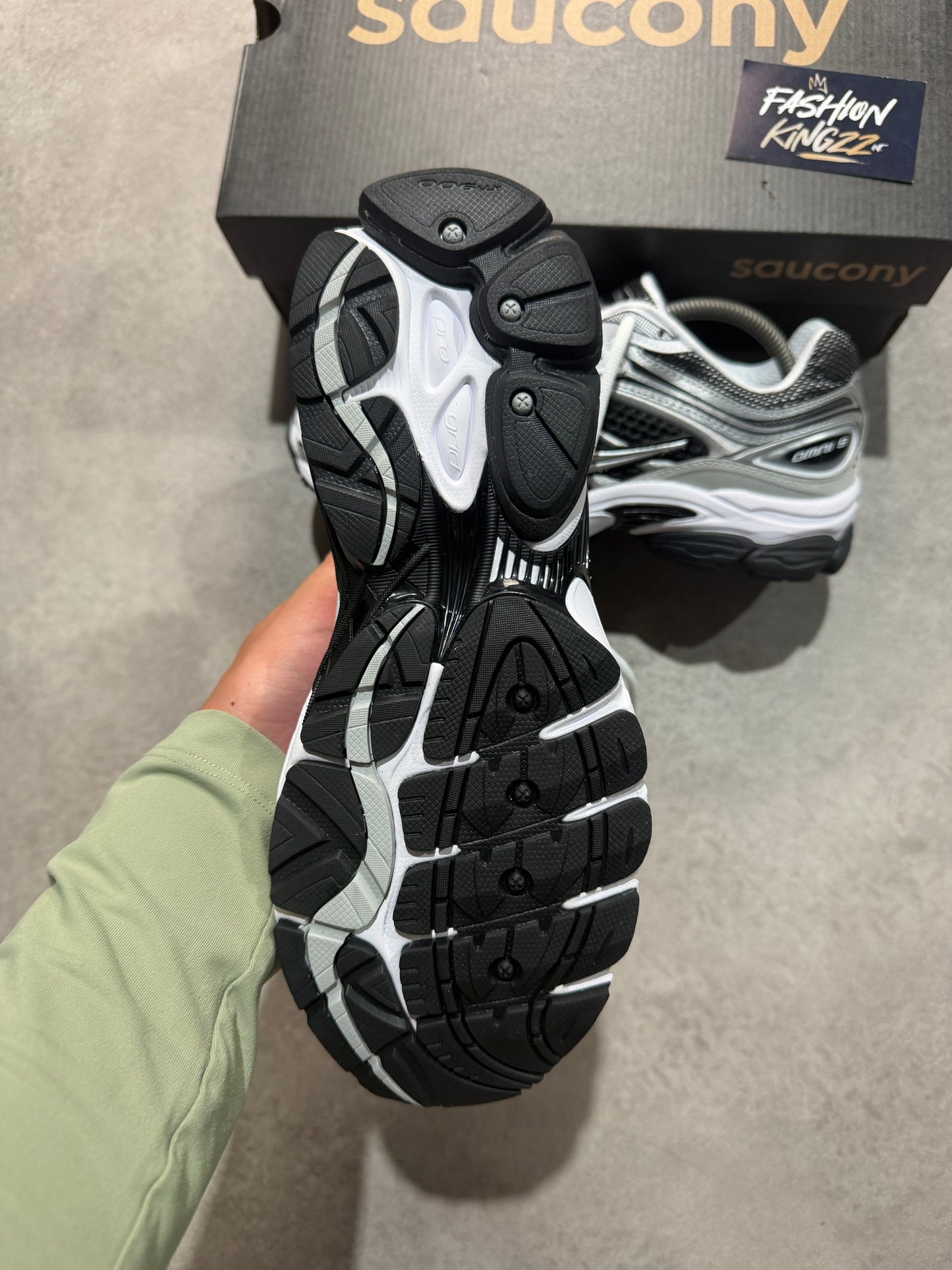 Saucony Progrid Omni 9 - Black/Silver