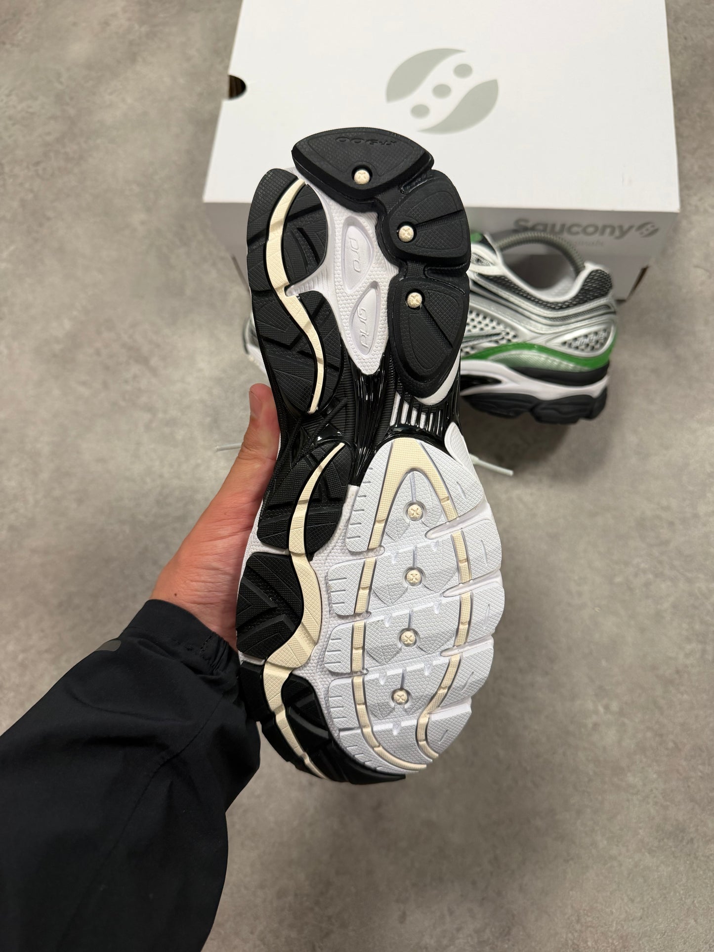 Saucony Progrid Omni 9 - SILVER/GREEN ARGENT/VERT