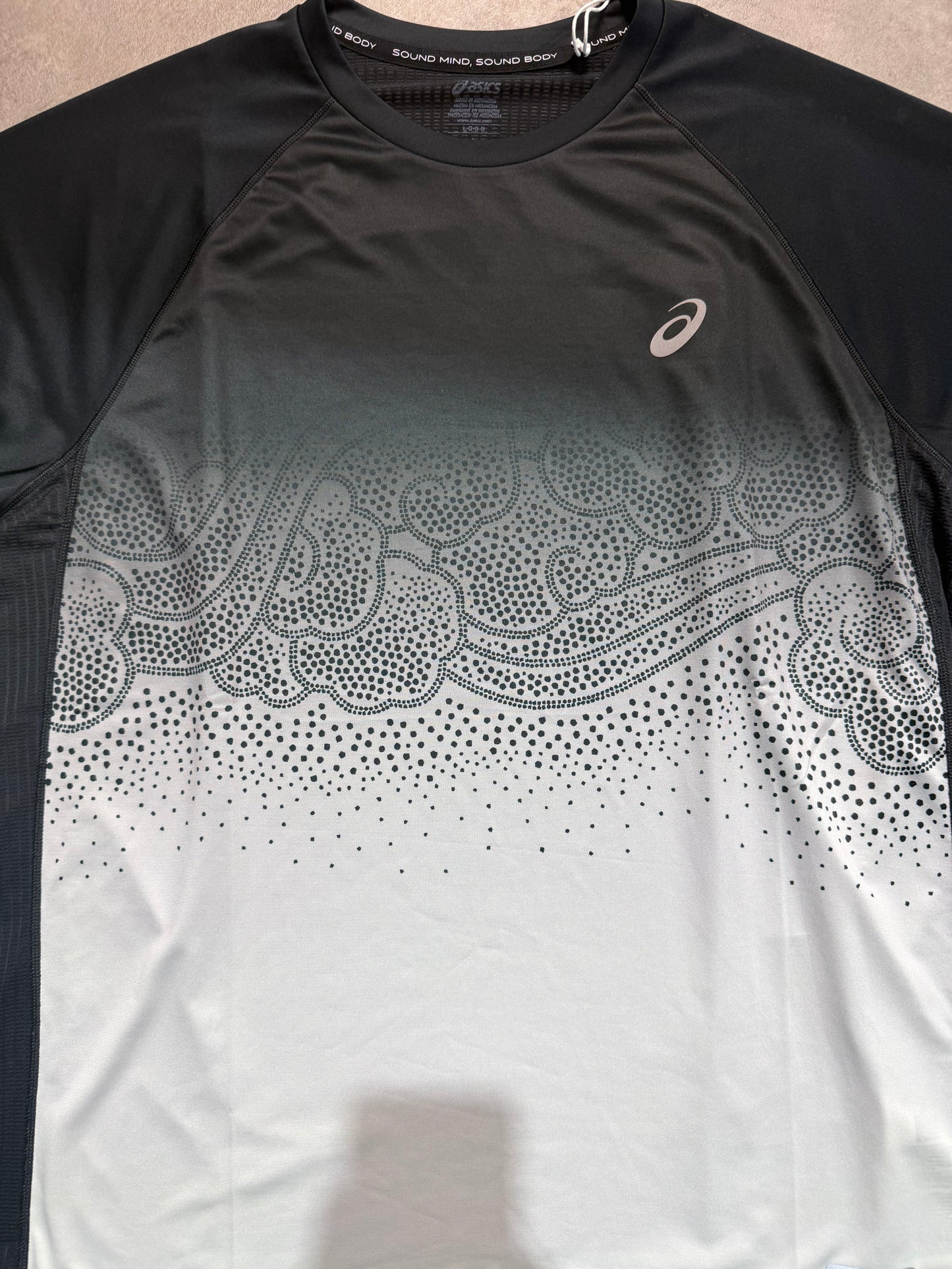 Asics Road Fade SS T-Shirt - PERFORMANCE BLACK/CREAM