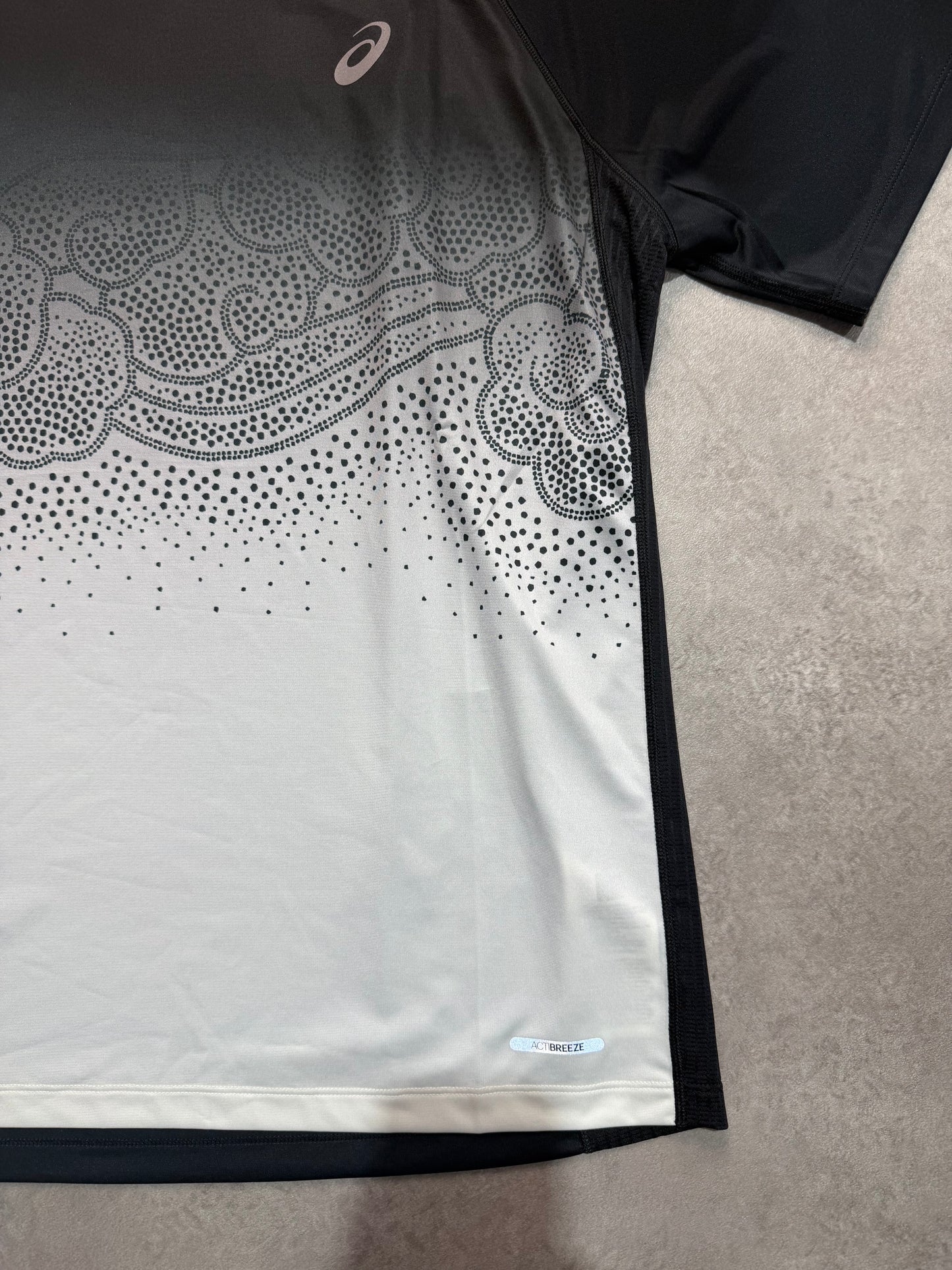 Asics Road Fade SS T-Shirt - PERFORMANCE BLACK/CREAM