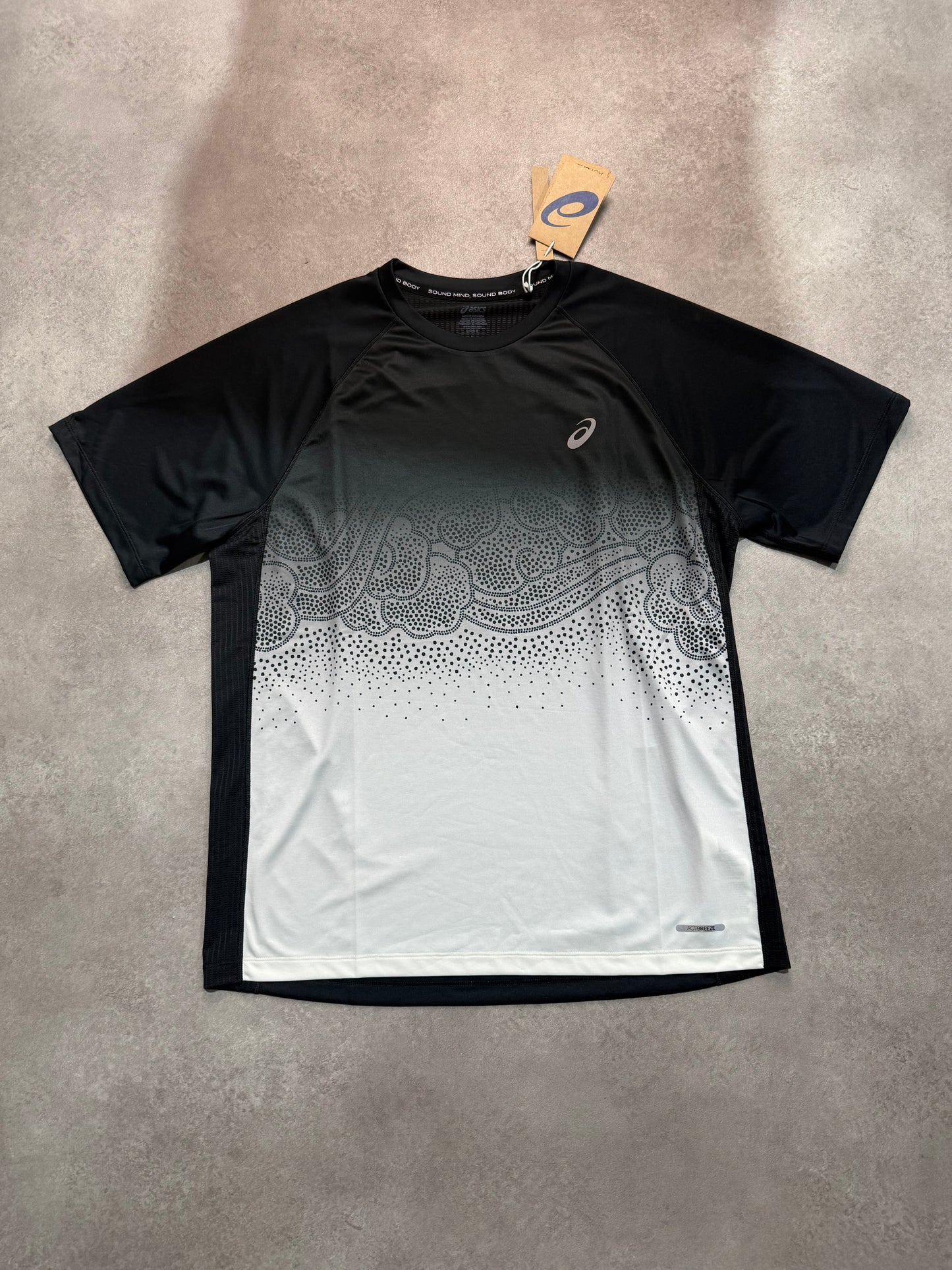 Asics Road Fade SS T-Shirt - PERFORMANCE BLACK/CREAM