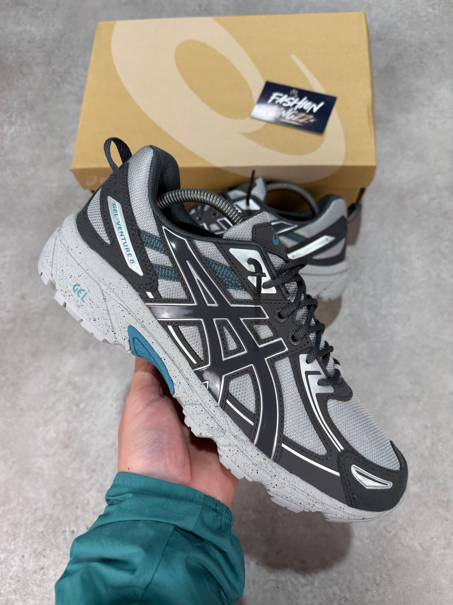 Asics Gel Venture 6 - CEMENT GREY/OBSIDIAN GREY