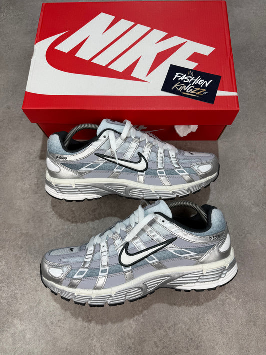 Nike P-6000 Metallic Silver/ Summit White Argent Metallique/Blanc Sommet