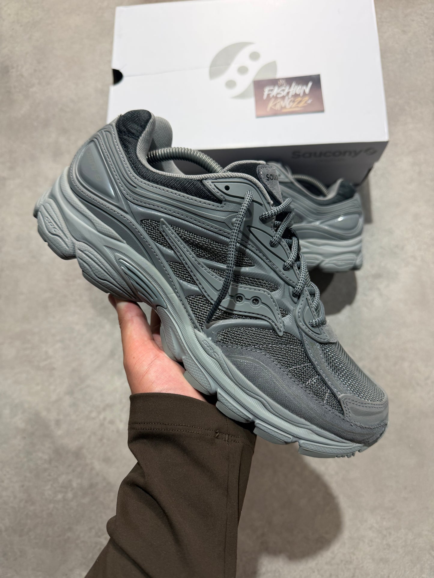 Saucony Omni Progrid 9 - GREY/GRIS