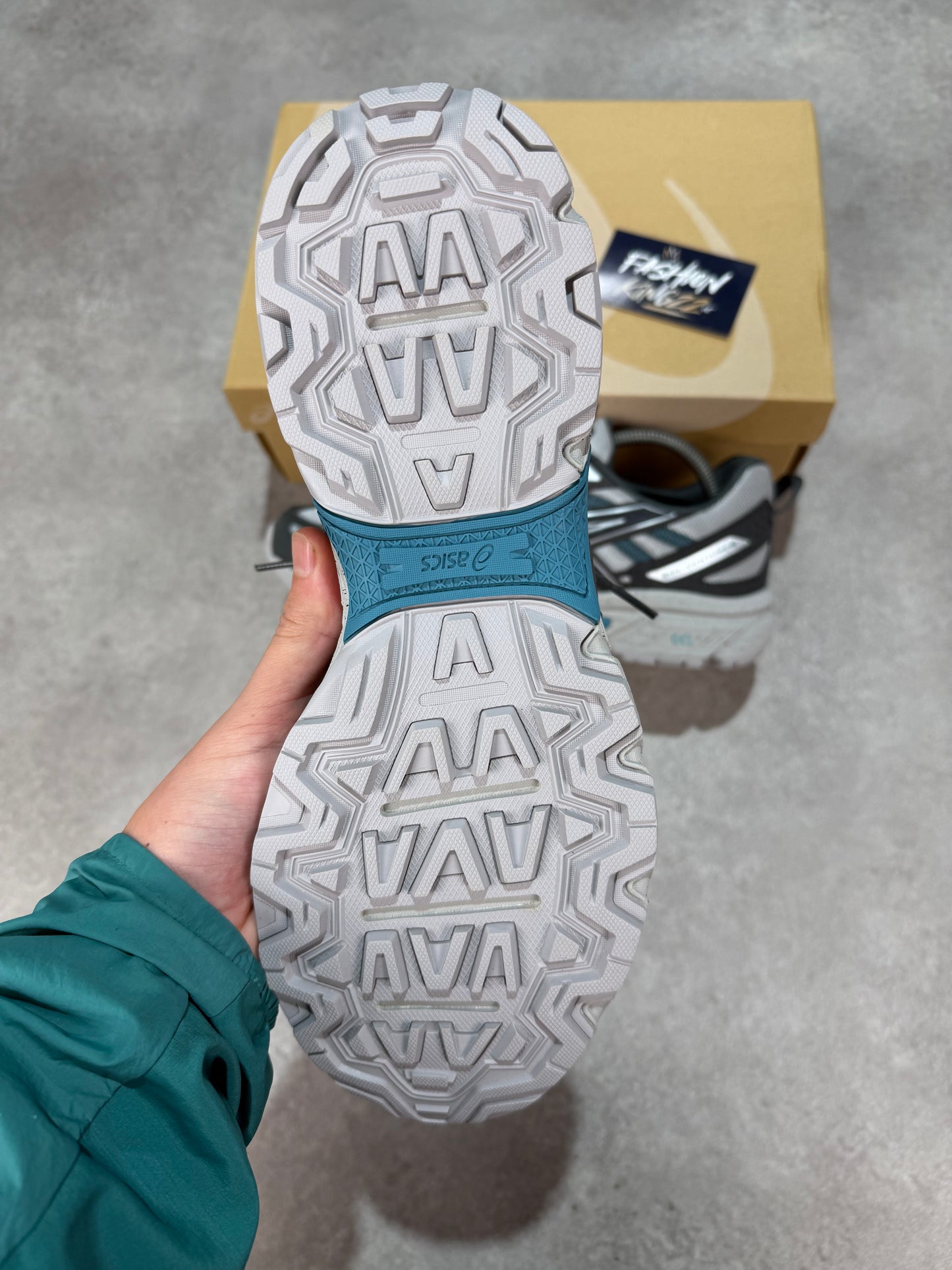 Asics Gel Venture 6 - CEMENT GREY/OBSIDIAN GREY