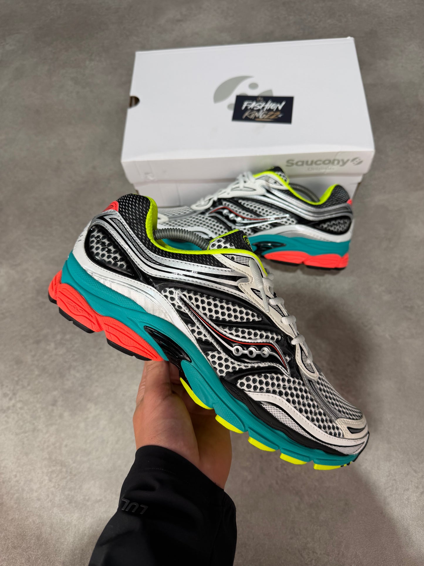 Saucony Progrid Omni 9 - SILVER/MUTANT/ARGENT