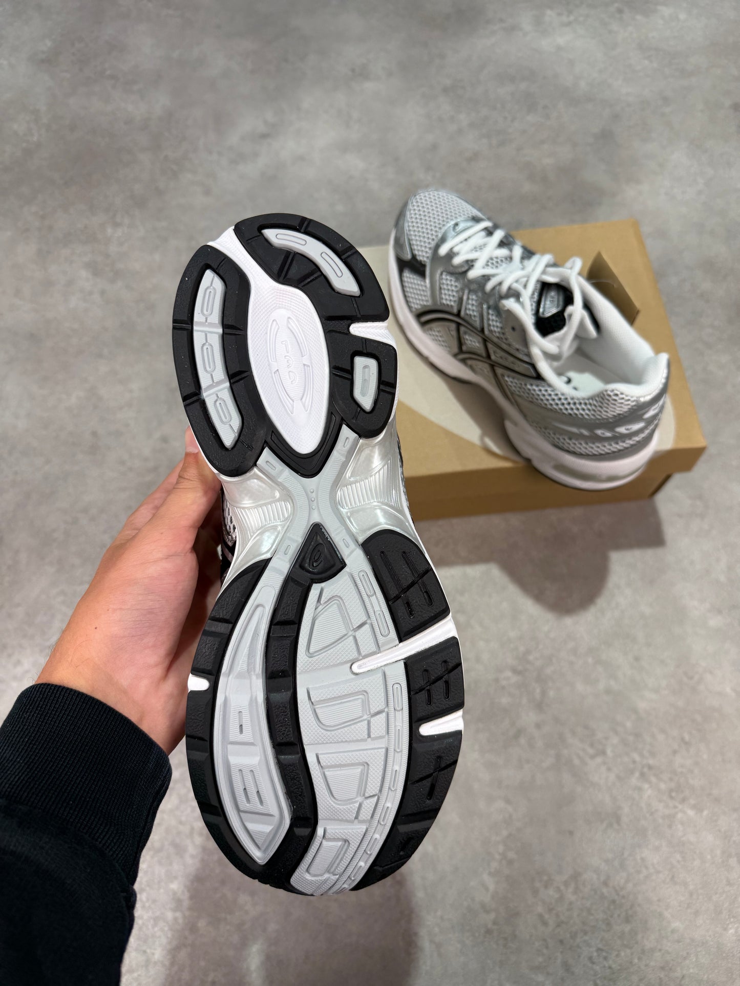 Asics 1130 - White/Black