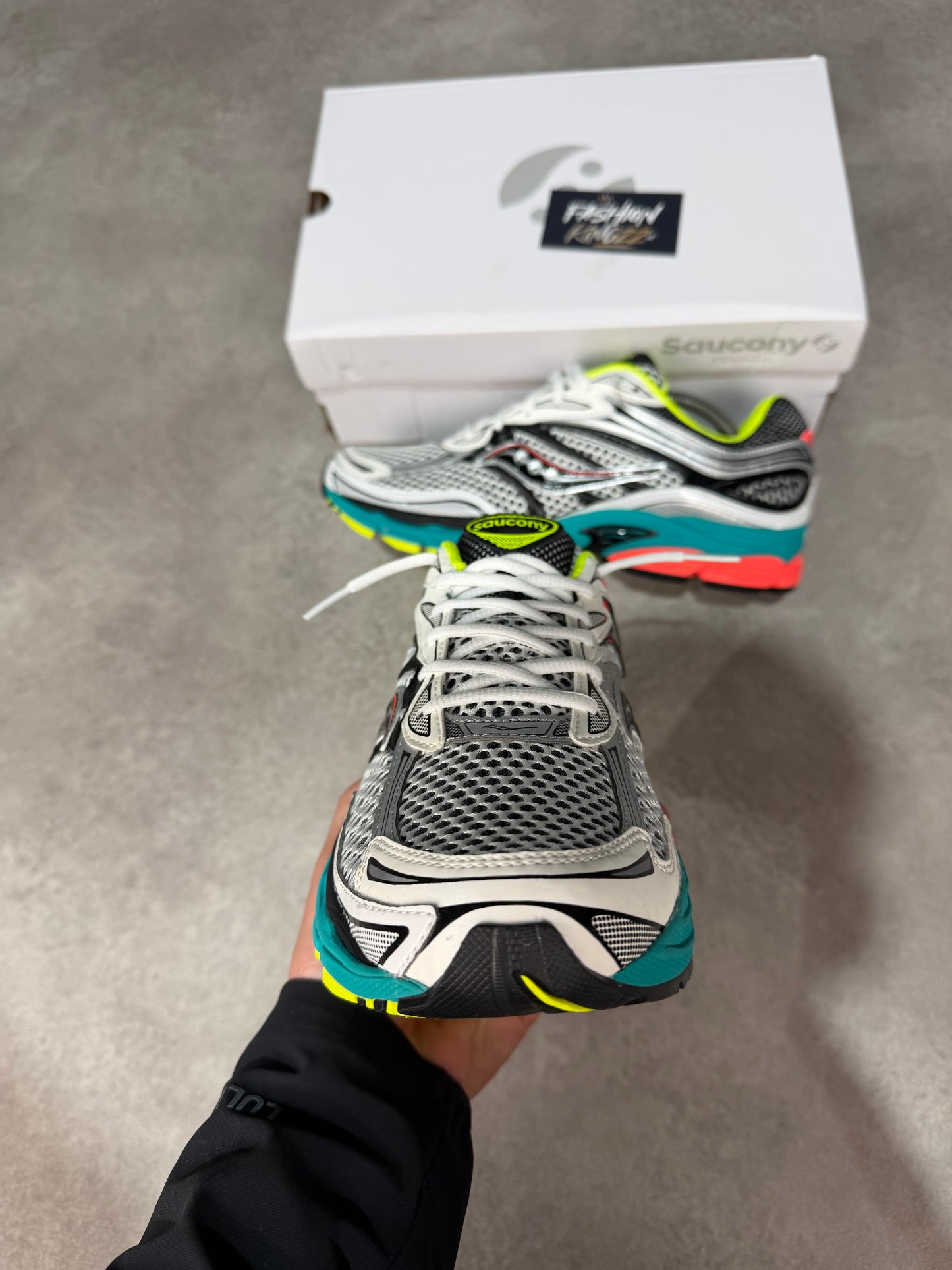 Saucony Progrid Omni 9 - SILVER/MUTANT/ARGENT